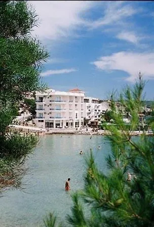 Hotel Pasifik 2*